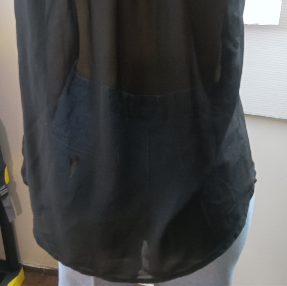 FOREVER 21 Women's Medium Studded Collar sleeve less Black Button-Down Shirt - Picture 4 of 5